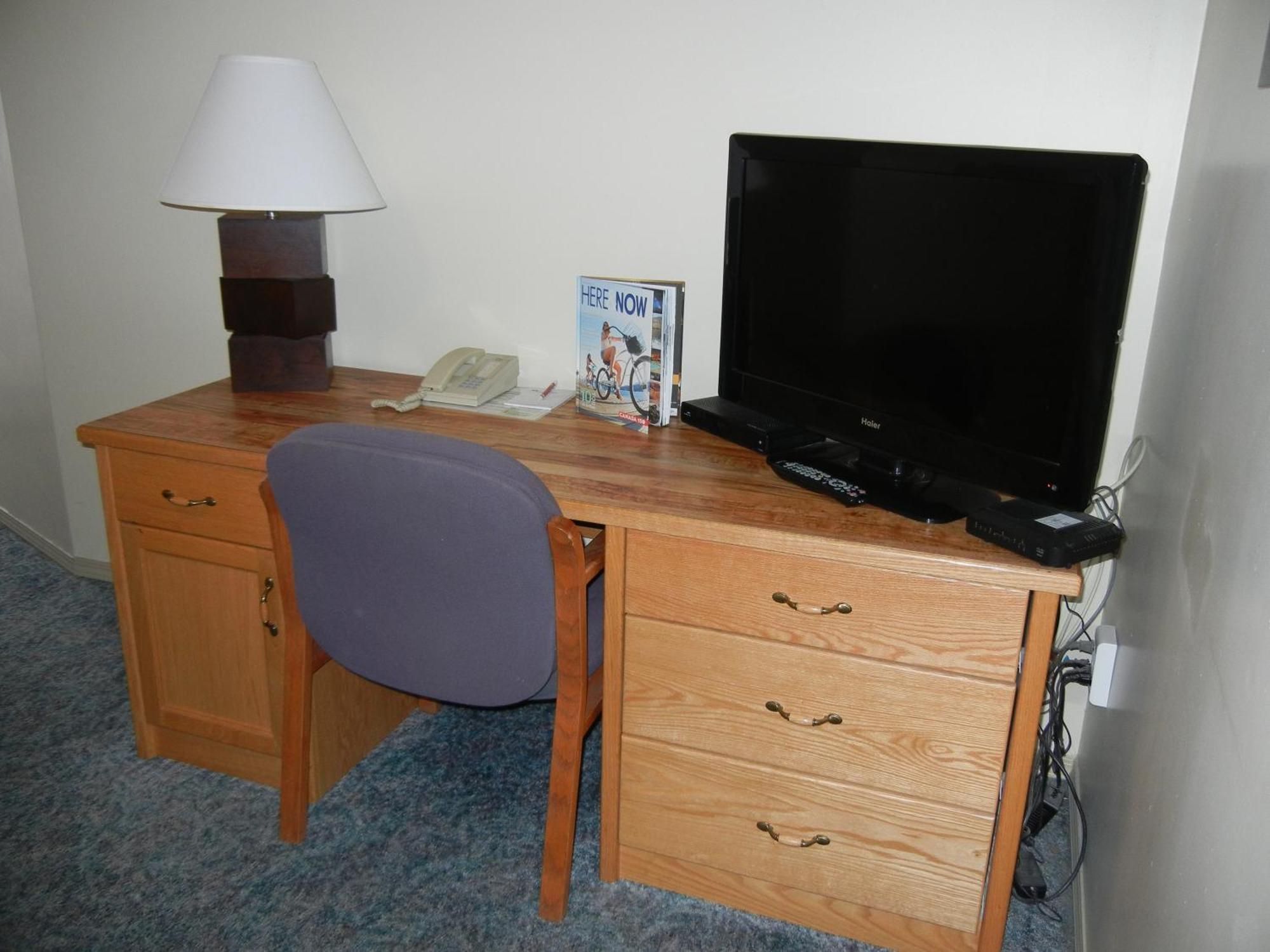 Slumber Lodge Penticton Room photo