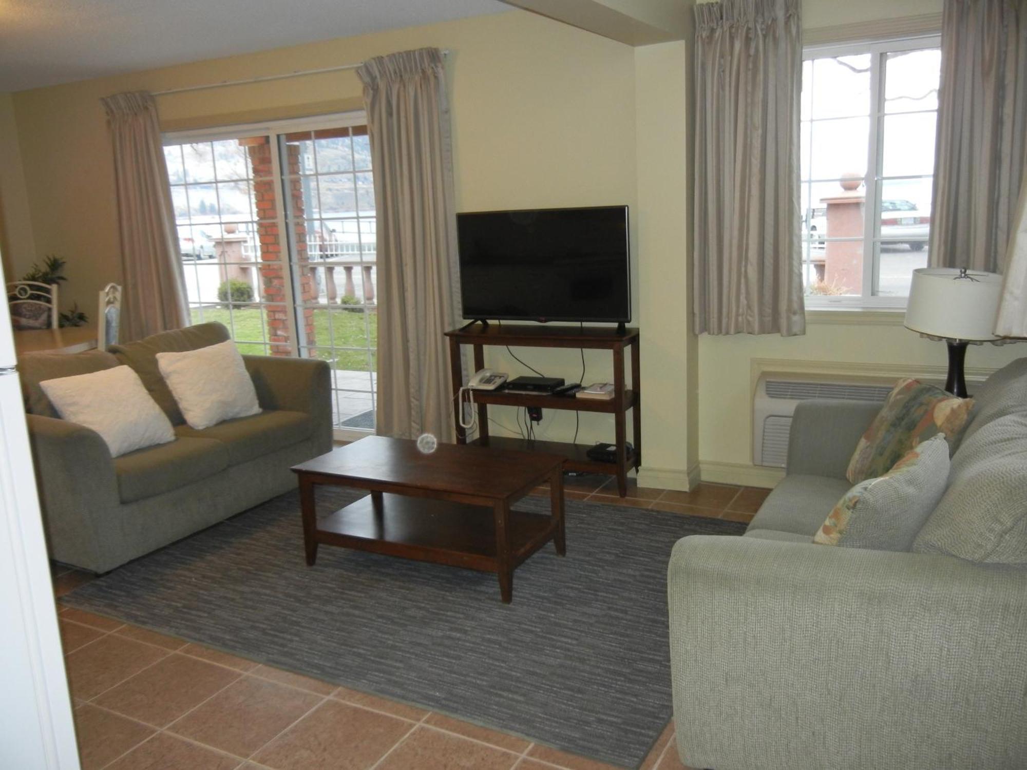 Slumber Lodge Penticton Room photo